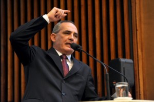Nereu Moura: por ele, tudo bem derramar sangue, desde que se possa culpar o governador