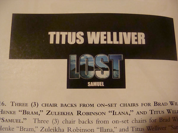 Encosto da cadeira de Titus Welliver