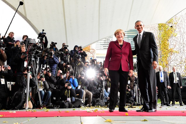 A chanceler alemã Angela Merkel e o presidente dos EUA Barack Obama, antes da reunião dos chefes de estado em Berlim, Alemanha - 18/11/2016