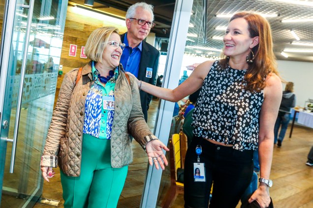Funcionários do Linkedin levam os pais para conhecer a empresa durante o 'Parents Day'