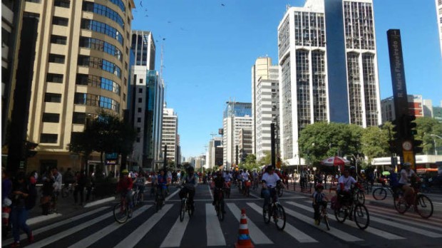 Ciclistas na inauguração da ciclovia da Avenida Paulista, no domingo (28) (Foto Tatiana Vaz/Exame.com)