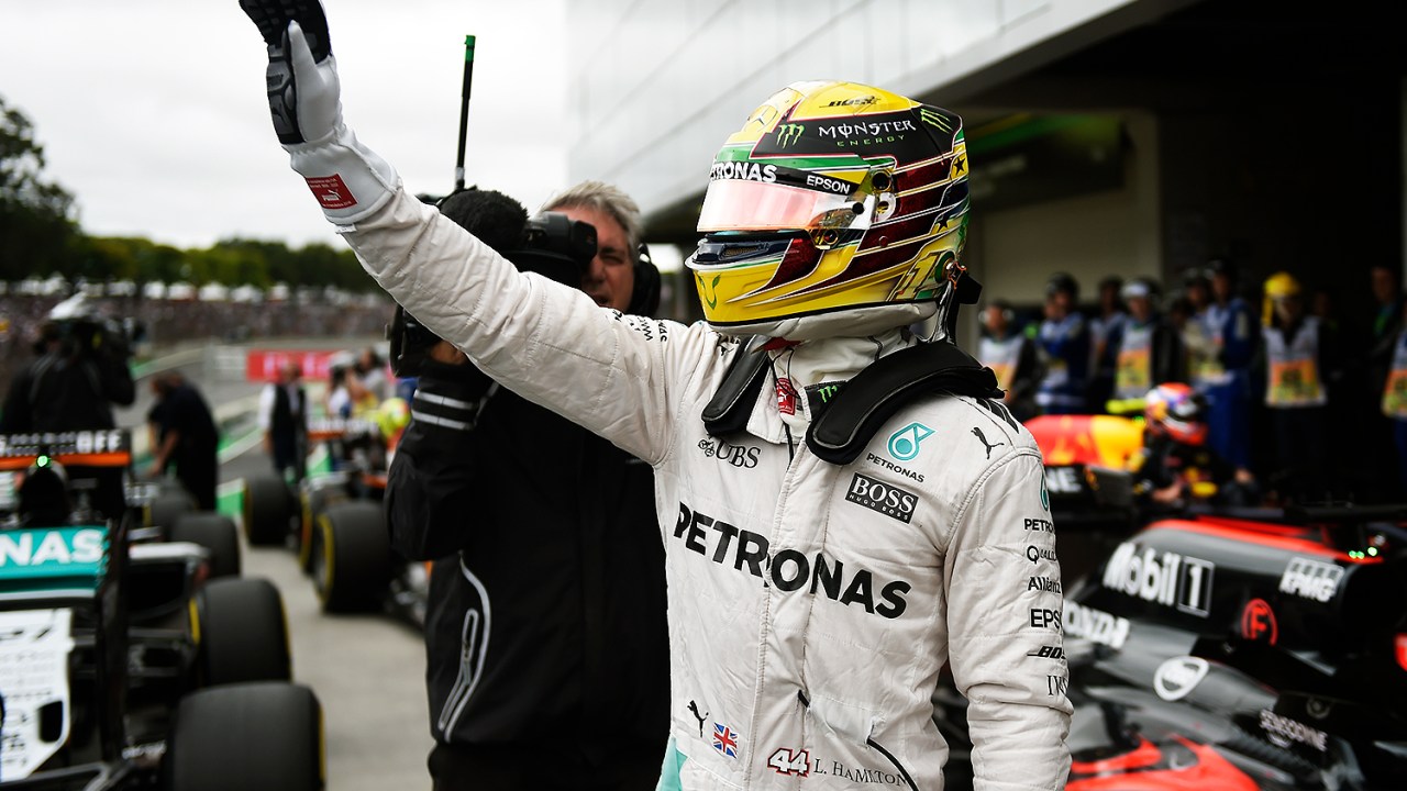 O piloto britânico Lewis Hamilton conquista pole-position no GP do Brasil de Fórmula 1, realizado no Autódromo de Interlagos, zona sul de São Paulo (SP) - 12/11/2016