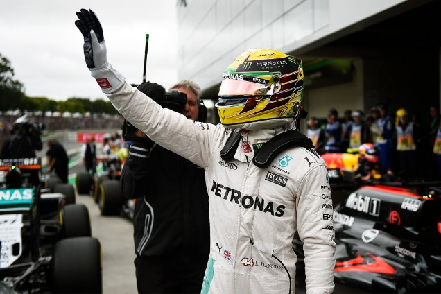 O piloto britânico Lewis Hamilton conquista pole-position no GP do Brasil de Fórmula 1, realizado no Autódromo de Interlagos, zona sul de São Paulo (SP) - 12/11/2016