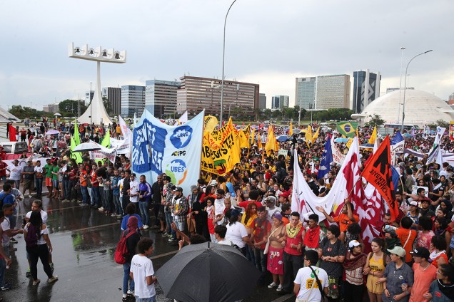 Estudantes protestam na Esplanada dos Ministérios, em Brasília