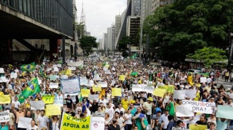 Milhares pedem nas ruas decência, não golpe (Foto: Gabriela Biló/Etadão)