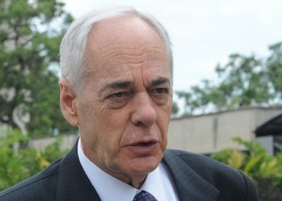 “Ela tem que nomear um ministro”