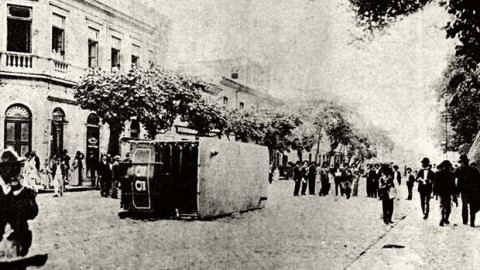 A REVOLTA DA VACINA - No Rio Janeiro, em 1904, o medo da vacinação obrigatória contra a varíola gerou protestos violentos, como este na Praça da República