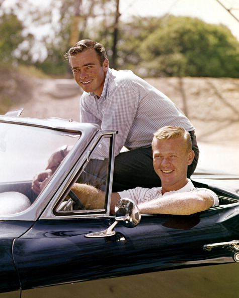 (E-D) Glenn Corbett (falecido em 1993) e Martin em cena de 'Rota 66' (Foto: CBS/Arquivo)