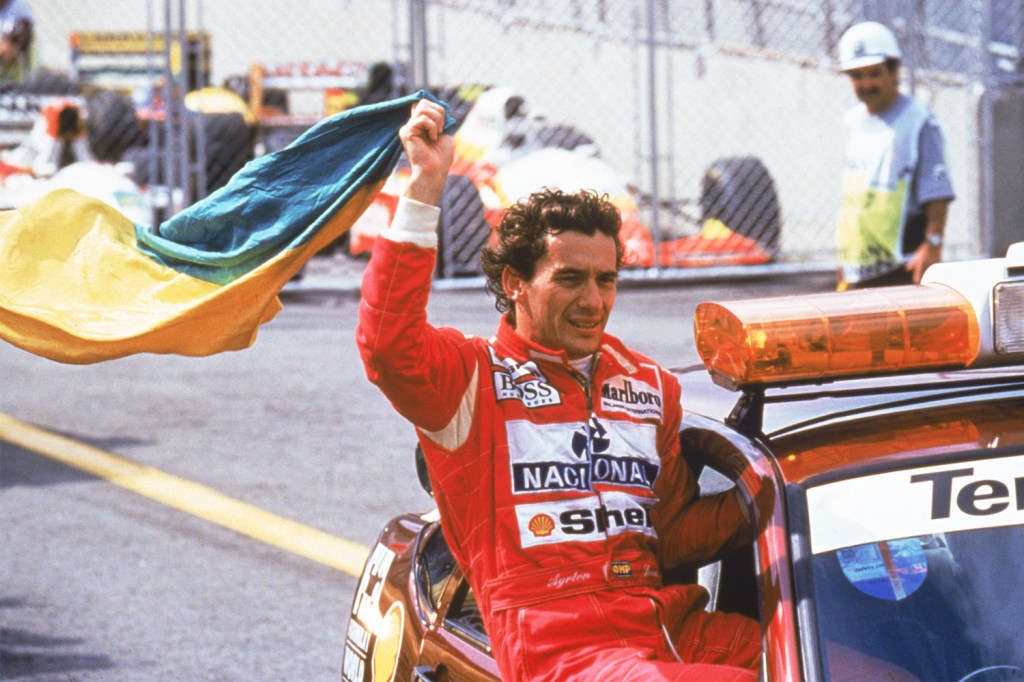 Ayrton Senna comemorando a vitória no Grande Prêmio do Brasil de Fórmula 1 - 28/03/1993