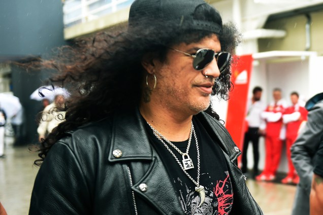 O guitarrista Slash, da banda Guns N'Roses, comparece ao Grande Prêmio do Brasil de Fórmula 1, realizado no Autódromo de Interlagos, zona sul de São Paulo (SP) - 13/11/2016