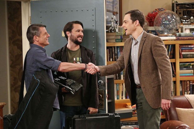 Cena do episódio 'The Spock Resonance', de 'The Big Bang Theory', com (E-D) Adam, Will e Jim Parsons. (Foto: Michael Yarish/Warner Bros. Entertainment Inc.)
