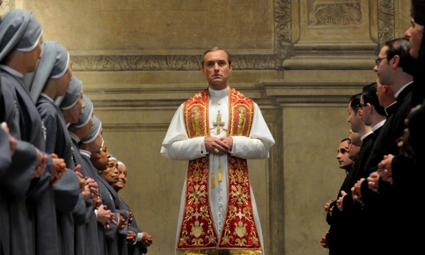 Jude Law em 'The Young Pope' (Fotos: Gianni Fiorito/PA)