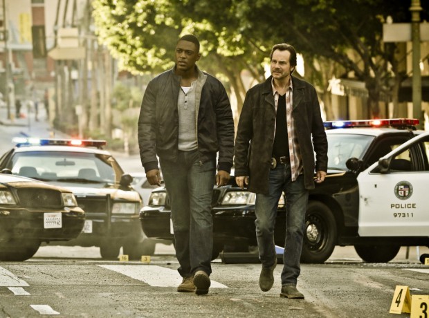 (E-D) Justin Cornell e Bill Paxton em 'Training Day' (Foto: Michael Yarish/CBS)