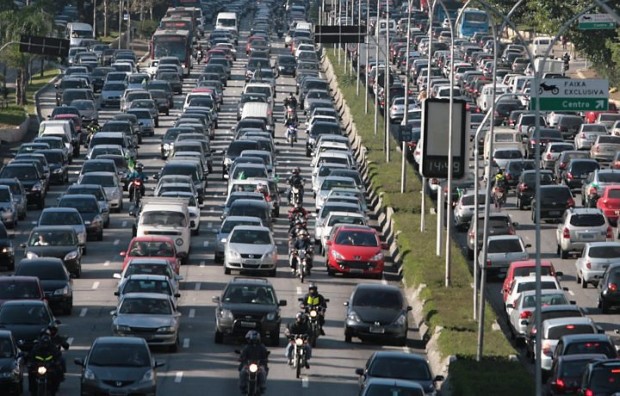 São Paulo ainda tem 160 semáforos apagados por causa de temporal