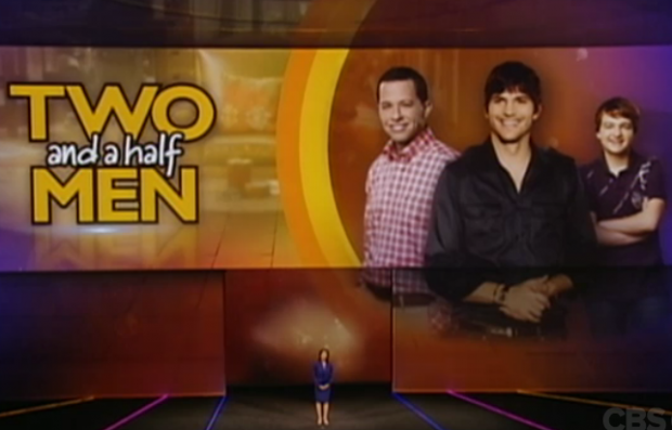Nina Tassler no palco introduzindo o novo elenco de "Two anda Half Men"