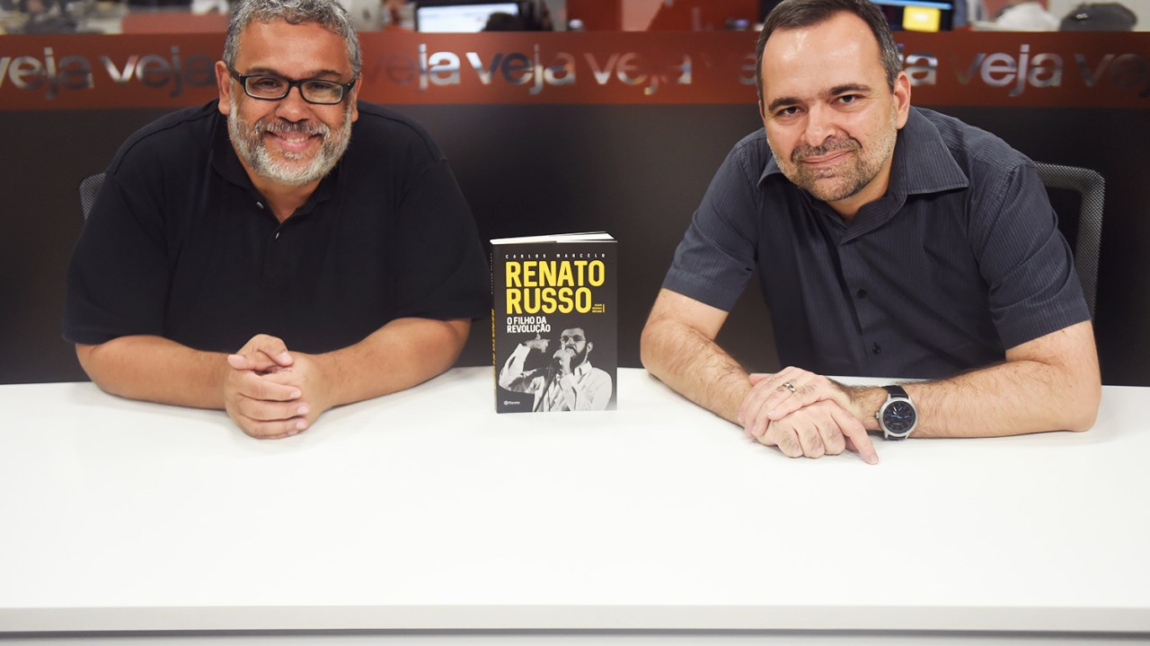 TVEJA, com Sergio Martins e Carlos Marcelo, autor do livro 'Renato Russo - O Filho da Revolução' - 25/11/2016