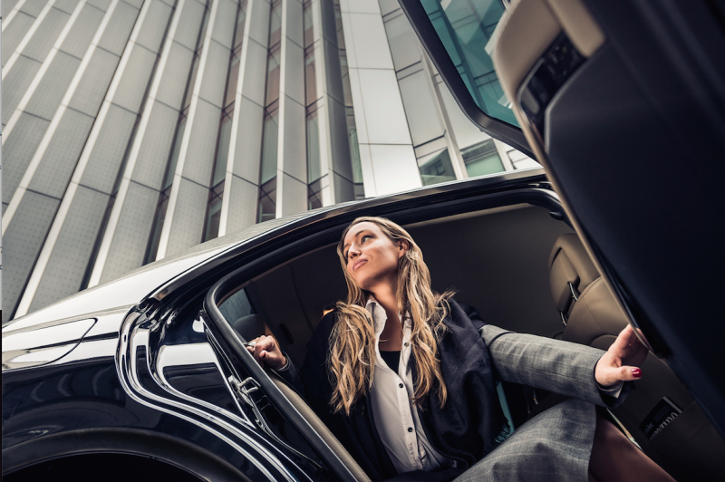 Aplicativo para fazer corridas com motoristas particulares incomoda  taxistas