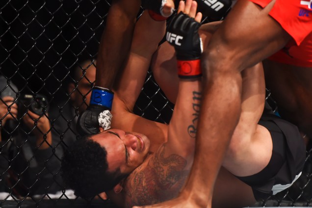 Francimar Bodao perde para Darren Stewart, na primeira luta do card preliminar do UFC Fight Night, realizado no Ginásio do Ibirapuera, em São Paulo - 19/11/2016