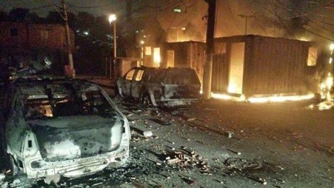 UPP de Manguinhos, destruÍda destruída por um incêndio provocado por bandidos; quatro policiais foram feridos