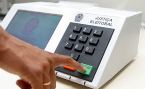 Urna eletr&ocirc;nica: ela est&aacute; sob suspeita; descren&ccedil;a se generaliza