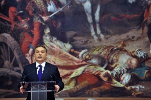 Bom de discurso e de simbologia: Orban ganhou plataforma com repúdio à migração em massa