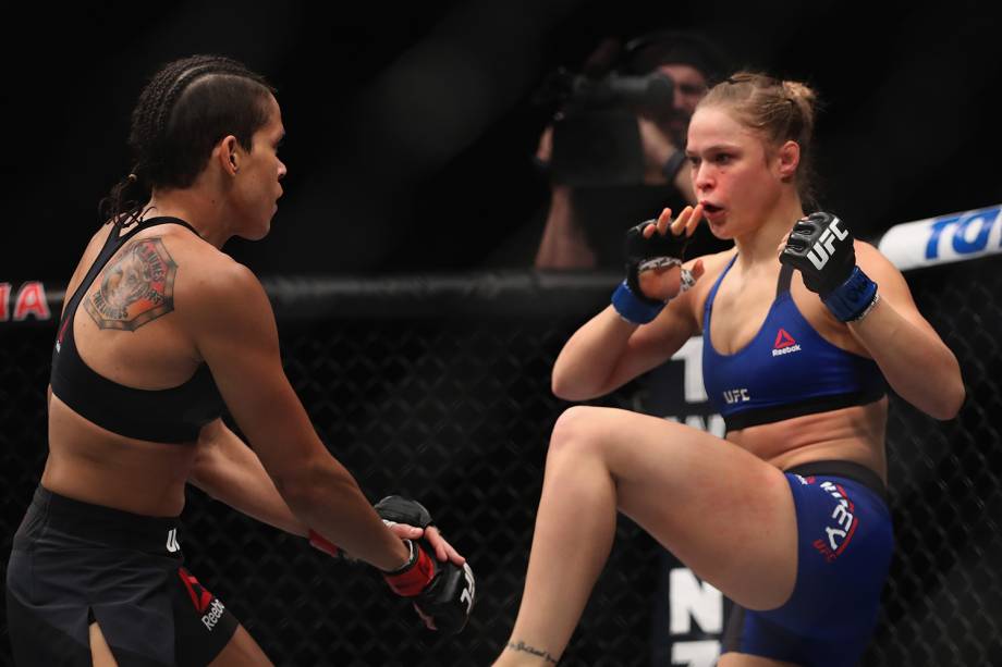 Lutadoras de MMA Amanda Nunes, brasileira, e americana Ronda Rousey se enfrentam em Las Vegas - 30/12/2016 Lutadoras de MMA Amanda Nunes, brasileira, e americana Ronda Rousey se enfrentam em Las Vegas - 30/12/2016