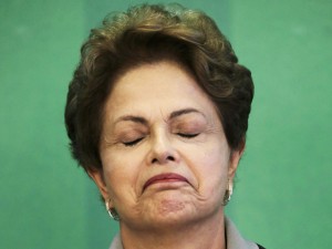 Funcionários batendo ponto no Whatsapp