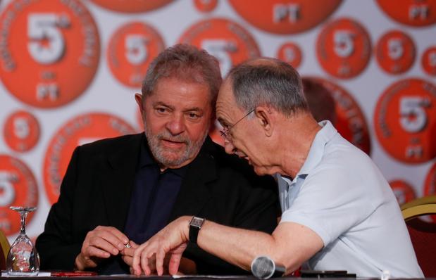 2834694445-ex-presidente-lula-e-presidente-nacional-do-pt-rui-falcao-durante-5-congresso-nacional-do-partido