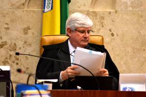Supremo julga afastamento de Renan Calheiros da presidência do Senado