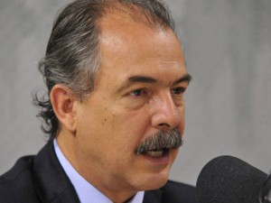 Mercadante quer Teixeira no BNDES