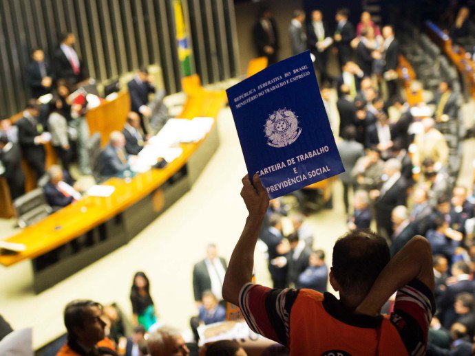 alx_camara-deputados-carteira-trabalho_original