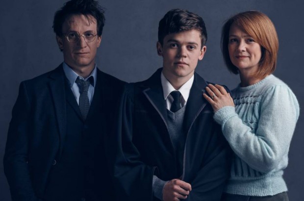 Jamie Parker (Harry), Sam Clemmett (Alvo) e Poppy Miller (Gina) da peça 'Harry Potter and the Cursed Child'