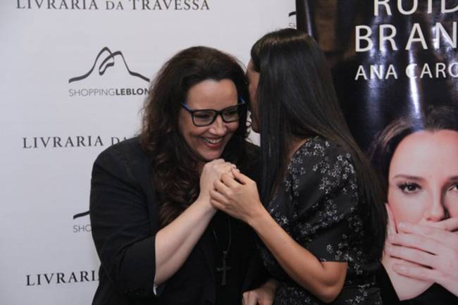 A atriz Letícia Lima no lançamento do livro da cantora Ana Carolina, no Rio de Janeiro