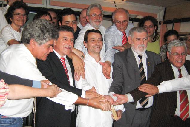 O terrorista italiano Cesare Battisti, que faz greve de fome, recebe comissão de congressistas no presídio da Papuda. O STF retoma seu julgamento de pedido de extradição nesta quarta - 17/11/2009 O terrorista italiano Cesare Battisti, que faz greve de fome, recebe comissão de congressistas no presídio da Papuda. O STF retoma seu julgamento de pedido de extradição nesta quarta - 17/11/2009