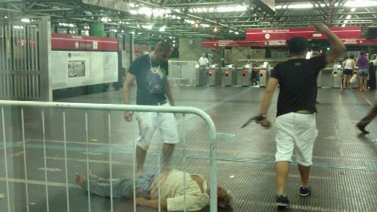 Homem é agredido no metrô em São Paulo