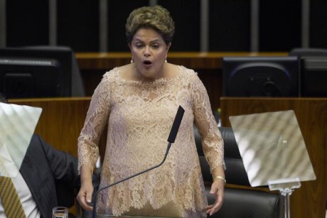 DF - POSSE/DILMA ROUSSEFF/CONGRESSO - POLÕTICA - A presidente reeleita Dilma Rousseff (PT) discursa durante a cerimÙnia de posse do segundo mandato da presidente, no Congresso Nacional, em BrasÌlia (DF), nesta quinta- feira. 01/01/2015 - Foto: ED FERREIRA/ESTAD√O CONTE⁄DO
