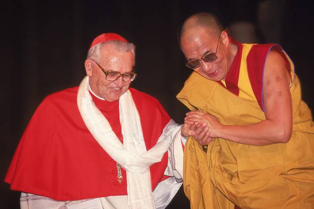 Dom Paulo Evaristo Arns e Dalai Lama, líder espiritual e político do Tibete, durante encontro ecumênico na Catedral da Sé - 03/04/2007