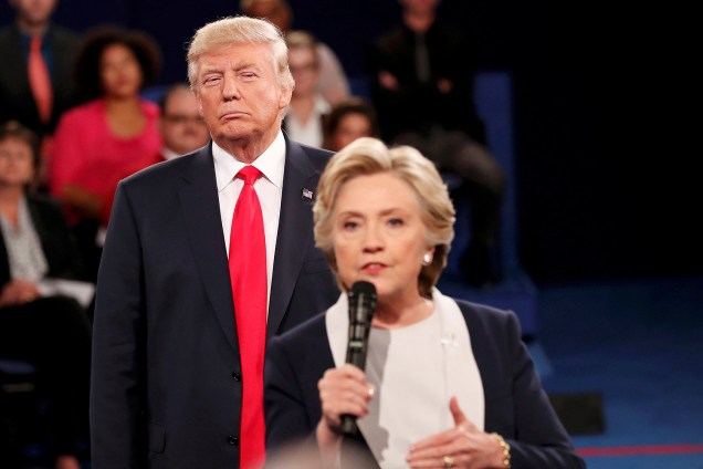 O candidato republicano à Presidência dos EUA, Donald Trump, durante debate com a democrata Hillary Clinton - 09/10/2016