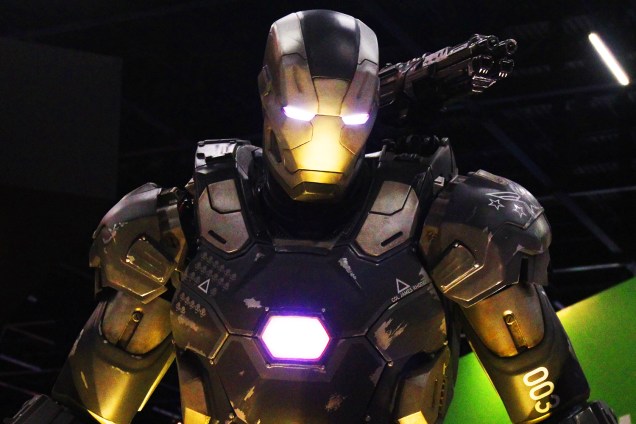 Réplica de armadura do personagem ´Homem de Ferro´, é vista no segundo dia da Comic Con Experience, realizada na São Paulo Expo - 02/12/2016