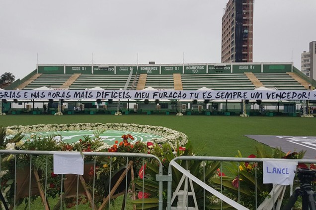 Arena Condá em Chapecó-SC pronta para a cerimônia de corpo presente das vítimas do acidente aéreo na Colômbia