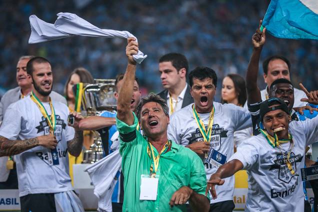 O técnico do Grêmio, Renato Gaúcho, comemora o título da Copa do Brasil, em Porto Alegre
