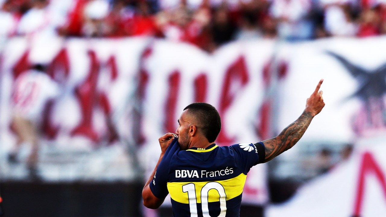 O jogador Tevez, do Boca Juniors, comemora gol durante partida contra o River Plate, em partida válida pelo Campeonato Argentini, realizada no estádio Antonio Liberti, em Buenos Aires - 11/12/2016