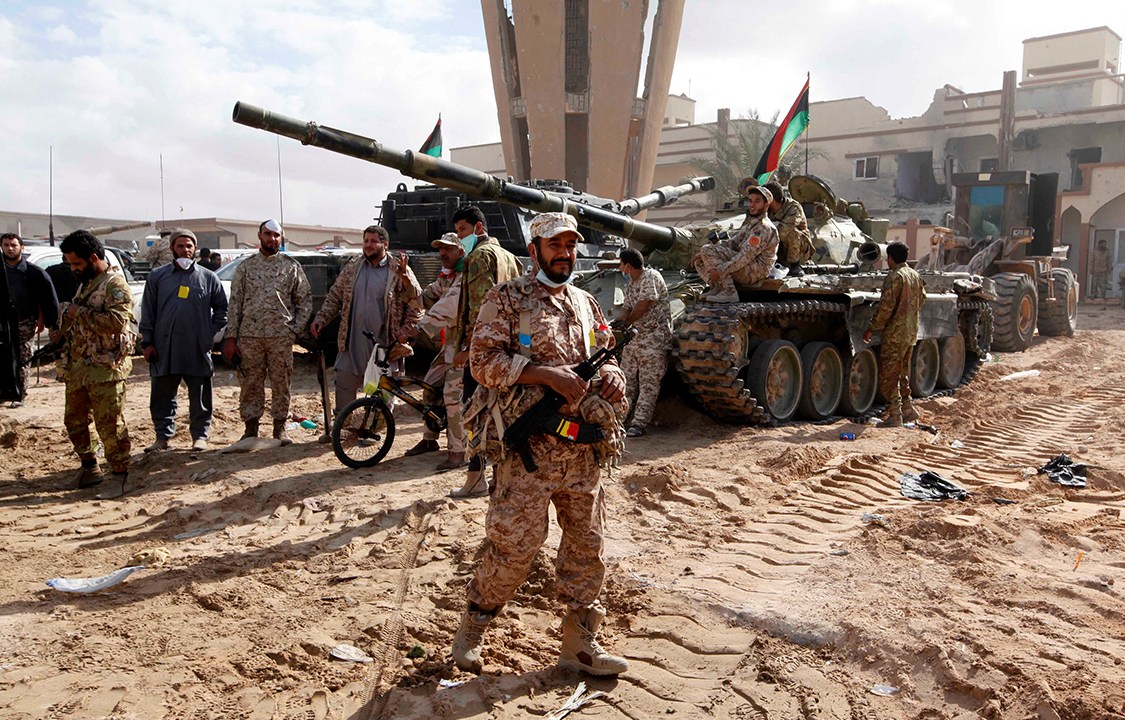 Soldados aliados à ONU se preparam para retomar cidade de Sirte, na Líbia, das mãos do Estado Islâmico