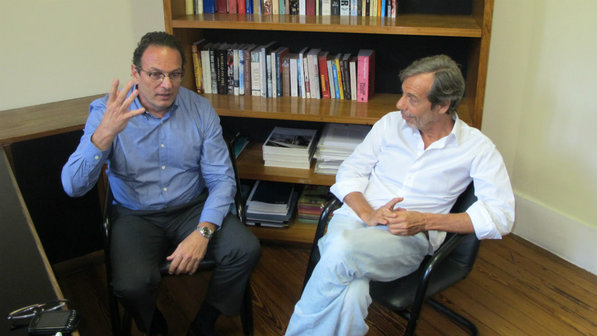 Luiz Schwarcz e Roberto Feith, na sede da Objetiva: editora foi comprada pela Penguin Random House Brasil (Divulgação/Editora Objetiva/VEJA)
