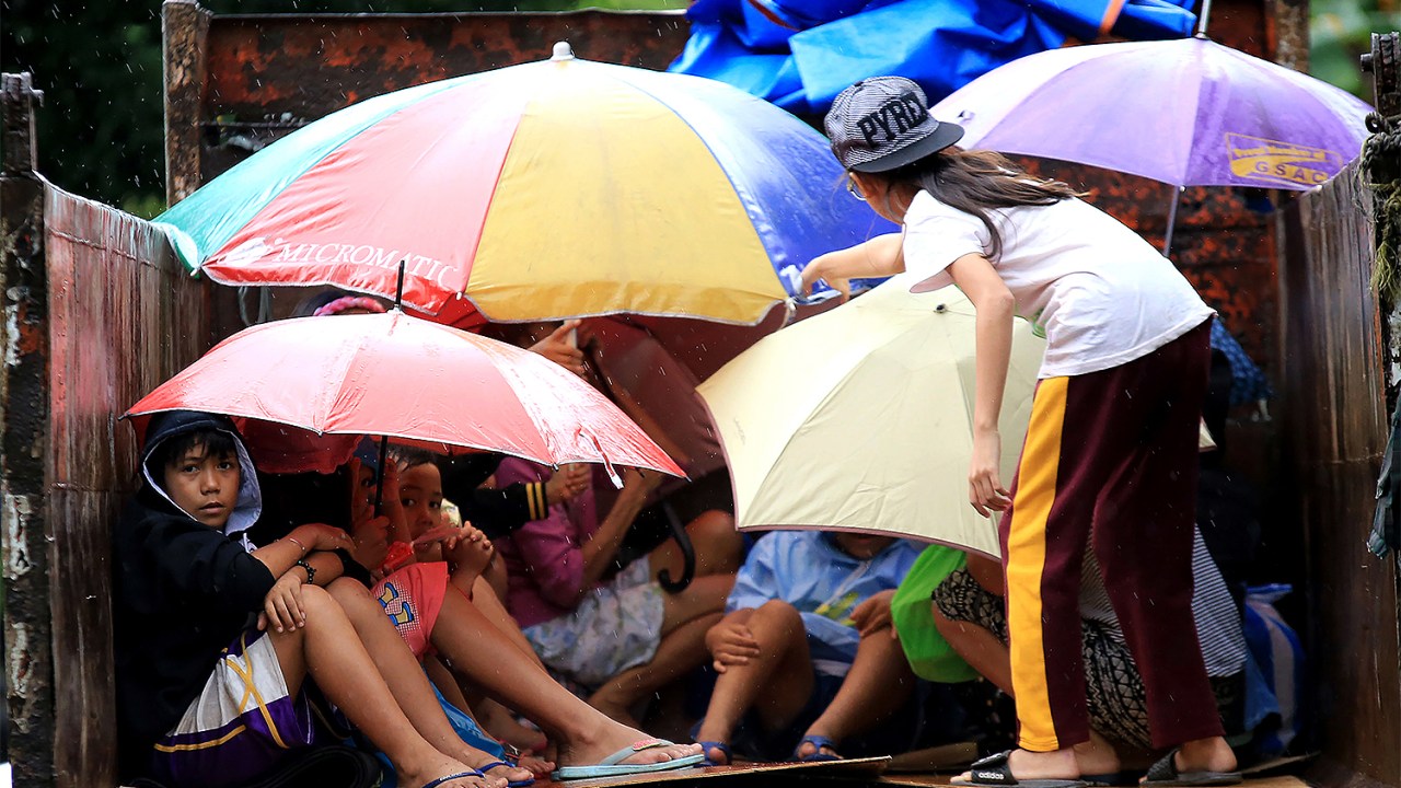 Tufão Nock-Ten atingiu o lado leste das Filipinas