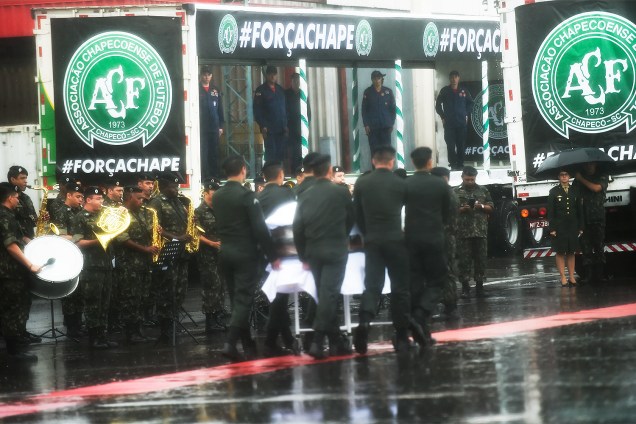 Caixões com as vítimas de do acidente aéreo na Colômbia, chegam à Chapecó-SC