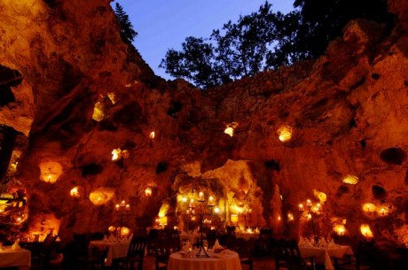 Ali Barbour’s Cave Restaurant (Diani Beach, Quênia)
