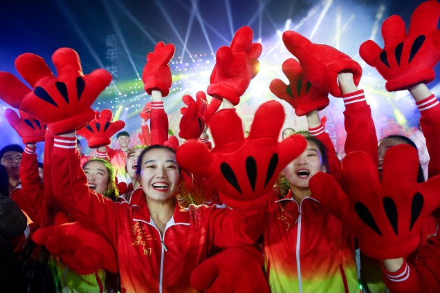 Chineses comemoram a chegada do Ano Novo no Parque Olímpico Forest, em Pequim