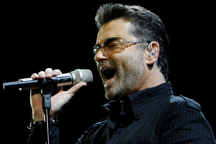 George Michael durante show na turnê  "Live Global Tour" em Inglewood, na California - 25/06/2008