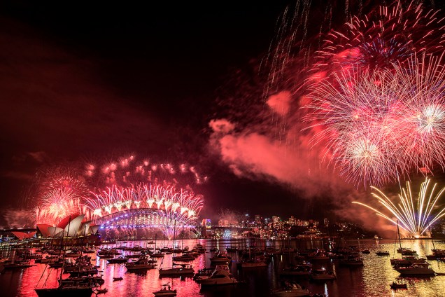 Sydney celebra ano novo com espetáculo de fogos no Opera House - 31/12/2016